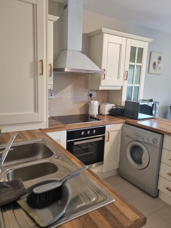 2Bedroomed Apartment On First Floor With Balcony 켄마어 외부 사진