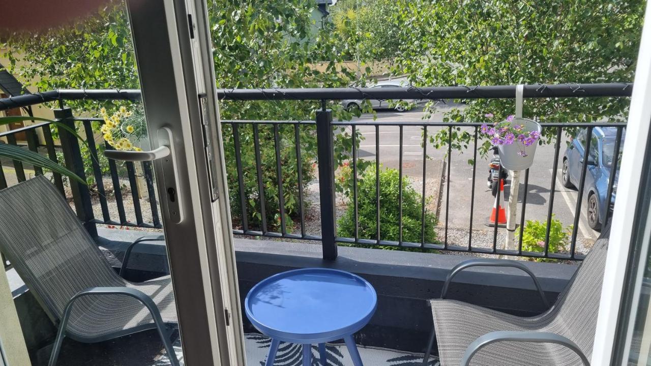 2Bedroomed Apartment On First Floor With Balcony 켄마어 외부 사진